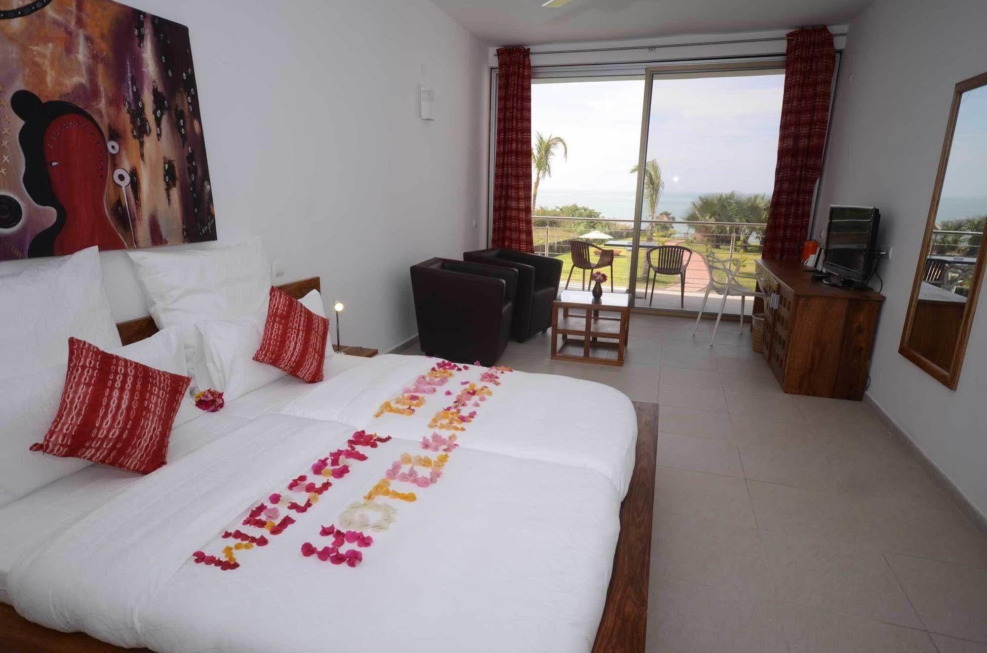 Leo'S Beach Hotel - Adults Only Brufut Exteriör bild